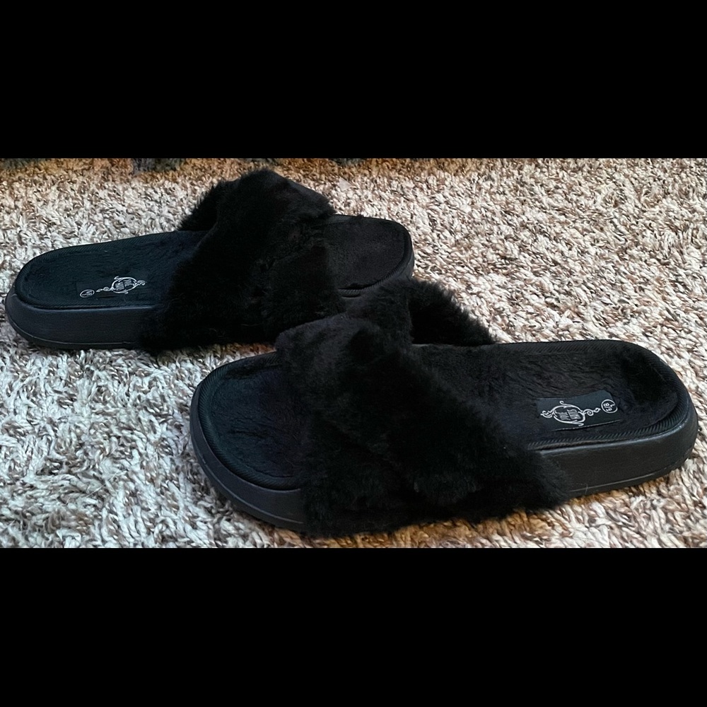 Sole Hates Black Fur Sandals Women's Size 7/8